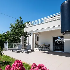  Apartment Omorfia